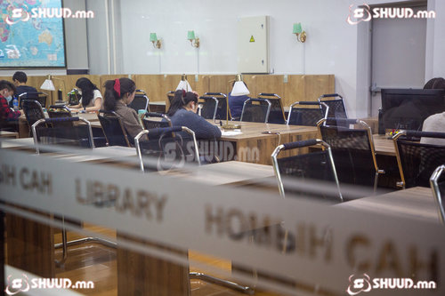 Сурвалжилга: Залууст ээлтэй 24 цагийн номын сангийн нэг өдөр